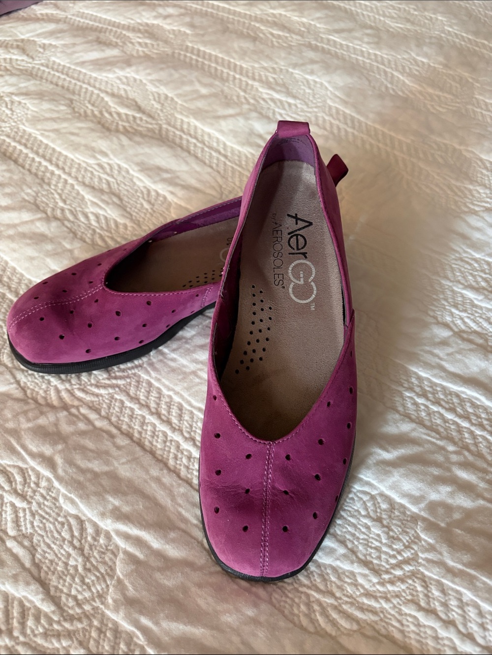 AEROSOLES Women's Magenta Perforated Slip-On Flats